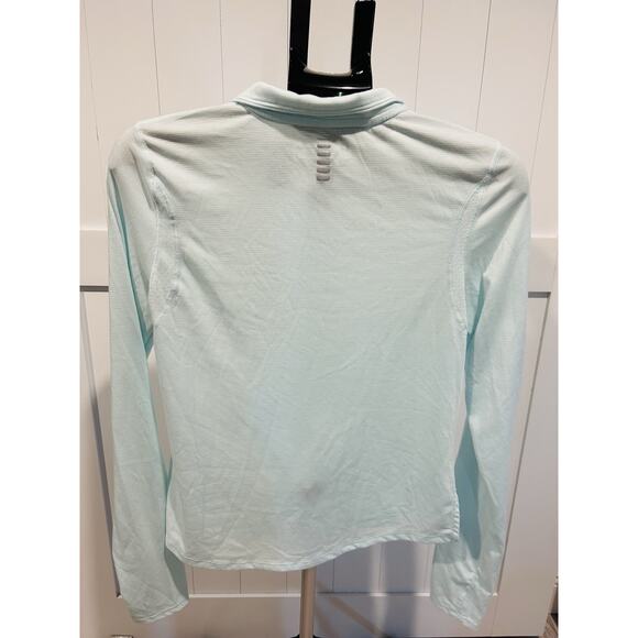 Underarmour Women’s Medium Heat Gear Half Zip. Fitted Pullover Soft Aqua Color - Picture 4 of 8